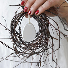 Lade das Bild in den Galerie-Viewer, Keramik Ei Hänger