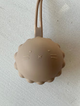 Lade das Bild in den Galerie-Viewer, Silikon Schnullerbox