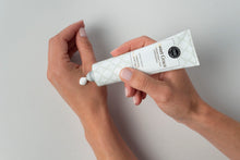 Lade das Bild in den Galerie-Viewer, Handcreme Sweet Grace