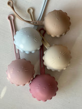 Lade das Bild in den Galerie-Viewer, Silikon Schnullerbox