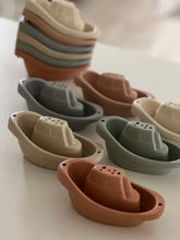 Lade das Bild in den Galerie-Viewer, Badespielzeug Boote