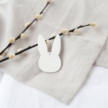 Lade das Bild in den Galerie-Viewer, Holzanhänger Hase im 8er Set